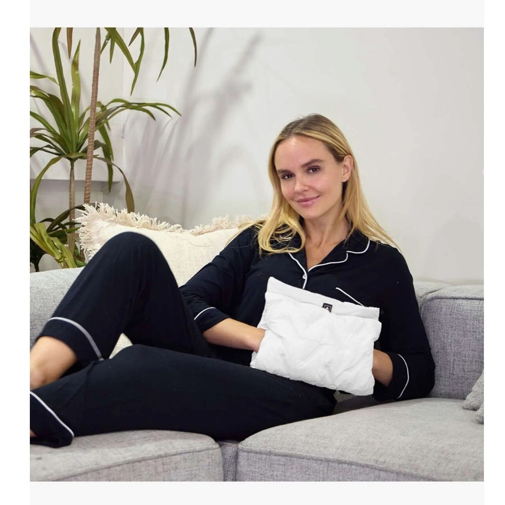 Helios Hand Warming Pouch With Power Bank Included - White And Carrier Bag